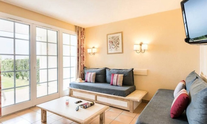 Behobie Apartment | Residence Pierre & Vacances Le Domaine de Bordaberry - Apartment for 6 people - 1 bedroom + 1 sleeping area - Terrace or balcony - Economical