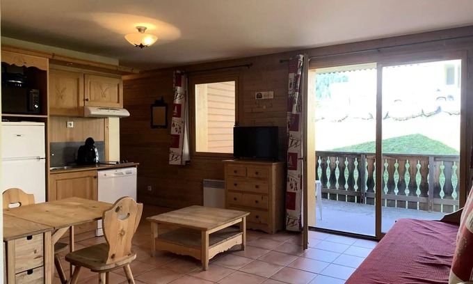Pra Loup Apartment | Residence Pra Roustan - Pleasant studio for 4 decorated in mountain style, in a small hamlet in Pra Loup