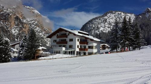 Selva di Val Gardena Apartment | Residence Villa Funtanes