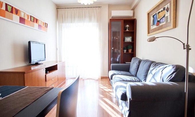 Doctor Barraquer-Grupo Renfe-Policlinico Apartment | Resolana City Walls