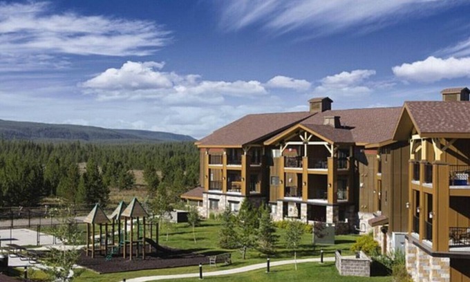 West Yellowstone Condo | Resort 1BD condo 1 block from Yellowstone gates with resort amenities