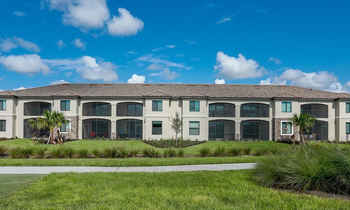 Lakewood Ranch Condo | Resort Lifestyle in Lakewood National Golf Course gated Community