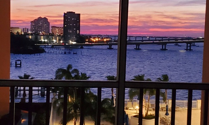 East 1st Street Condo | Resort Living Everyday! 3br-Sunset Views Galore - Riverfront - Historic Downtown