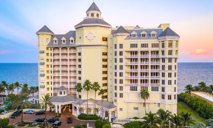 Barrier Island Resort | Resort located directly on the sand of the Atlantic Ocean! Room w/an oceanview!