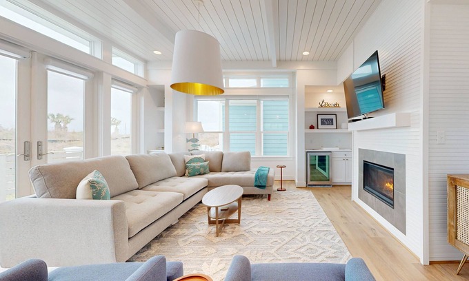 Port Aransas Cottage | Resort Pools, Golf Cart Boardwalk to the Beach