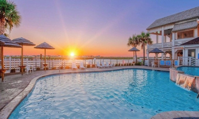 Corpus Christi Condo | Resort poolside condo, walk to beach! Fishing, splashpad, & pickle ball! Pets ok