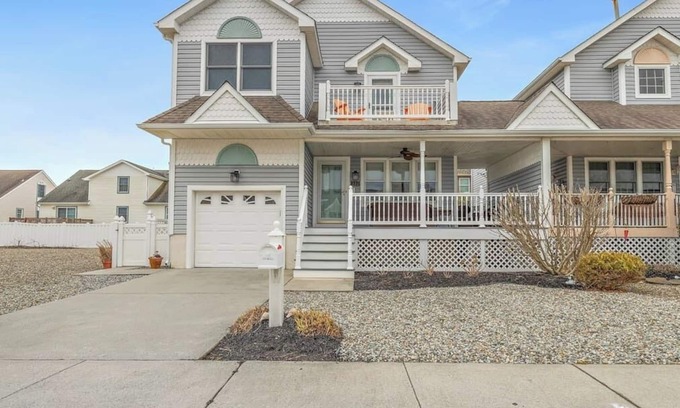 Diamond Beach House | Resort Style Beach Home!