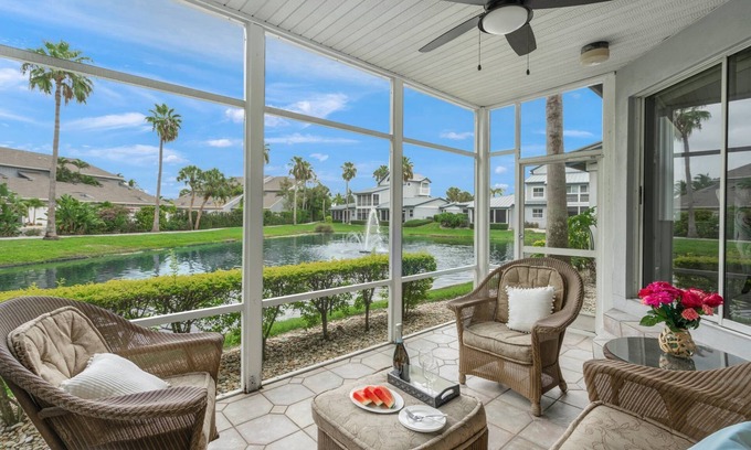 Siesta Key Condo | Resort Style Condo | Pretty Pond Views | Walk to Siesta Key Beach | Pool | Tennis | Ready to Book!