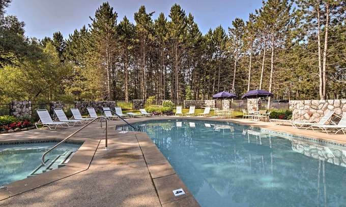 Harbor Springs Cottage | Resort-style Harbor Springs Home Near Ski Resort!