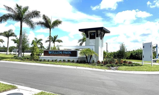 Venice Condo | Resort-Style Living! Brand new condo with 2 Golf Memberships, Pool, Tiki Bar