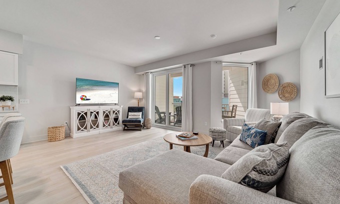 Ono Island Condo | RESORT-STYLE POOL, DIRECT BEACH ACCESS!