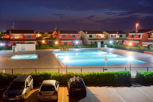 Caorle Apartment | RESORT VILLAGE AQUA MARINA FAMILY - Daily Rooms Tidying - CocktailsBar- Pet Friendly - with Hypermarket - Delivery Restaurant-Pizzeria - Room Breakfast with supplement - Ultra Fast Wi-Fi - Play Area for children - Olympic Swimming Pool - Parking