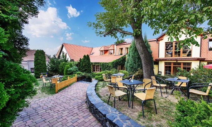 Skutec House | Restaurace a Penzion U Palečků