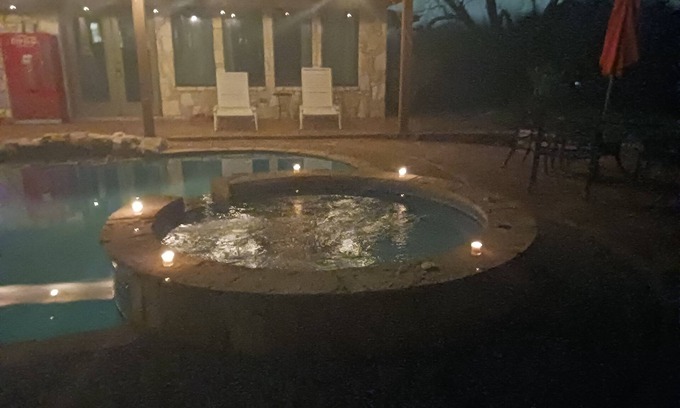 Seguin Cottage | Restoration Retreat with Pool and Hot Tub!