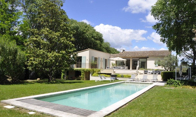 St.-Remy-de-Provence House | Restored farmhouse, near village, quiet, heated pool, superb view Alpilles