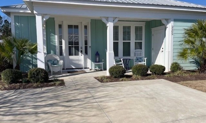North Myrtle Beach Cottage | Retreat #2209 - Adorable Cottage in Barefoot Resort