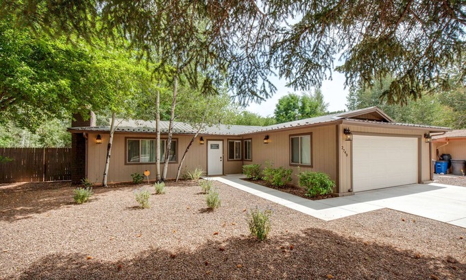 Flagstaff House | Retreat Minutes from Snowbowl and Downtown Flagstaff! Grand Canyon 1hr+