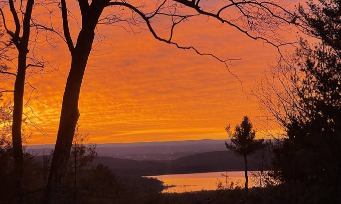 Glenford Cottage | RETREAT TO SPENCER COTTAGE Relax w. Friends Family