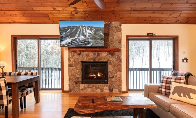Ludlow House | Retreat to the mountains! Near waterfalls, golf, adventure park, hiking trails and more!