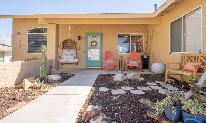 Indian Cove House | Retreat + Views + 10 mins Joshua Tree National Park + Hot tub & Pool