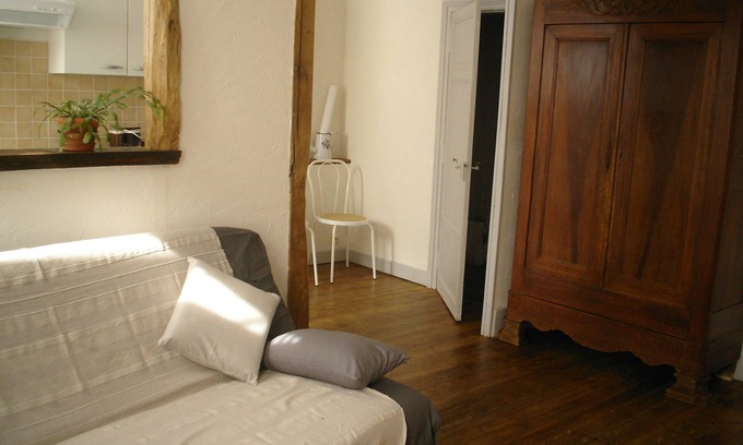 Beaumont-de-Lomagne Apartment | Retro, comfort and budget