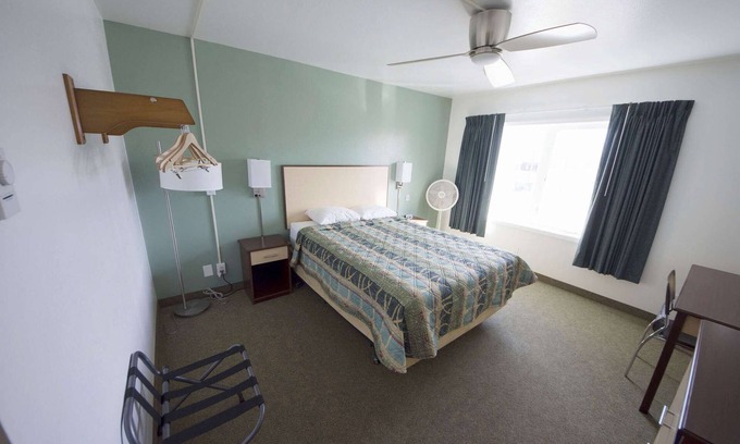 Fairbanks House | Rewak Studios:Two-GIG backed WiFi! Hotel-Style Furnished Studios-Central Location and Easy Walking
