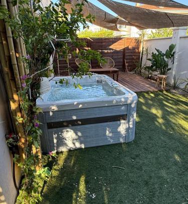 Saint-Raphael Apartment | Rez de jardin cosy & jacuzzi