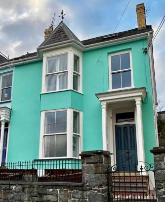 New Quay House | Rhianfa 4 bedroom house minutes walk from the beach