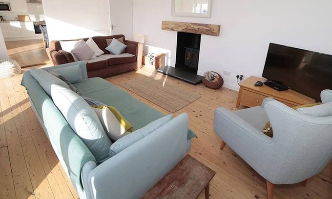 Crynant House | Rhossili Reach in the beautiful Swansea