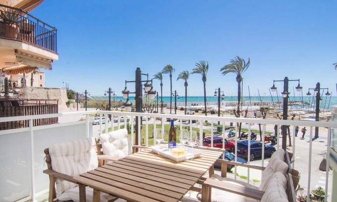 Sitges Town Center Apartment | RIBERA SOL BY BLAUSITGES Beach front property with stunning sea views in Sitges.