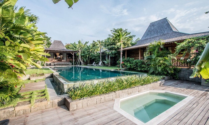 Banjar Semer Villa | Rice Field View 7BR Villa, Canggu - W/Jacuzzi & Sun Loungers!