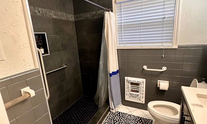 South Central Houston House | Rice Village Retreat