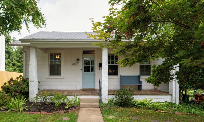 Lakeside House | Richmond, VA 1930's Bungalow with a water view! Close to Lewis Ginter, VMFA,etc.