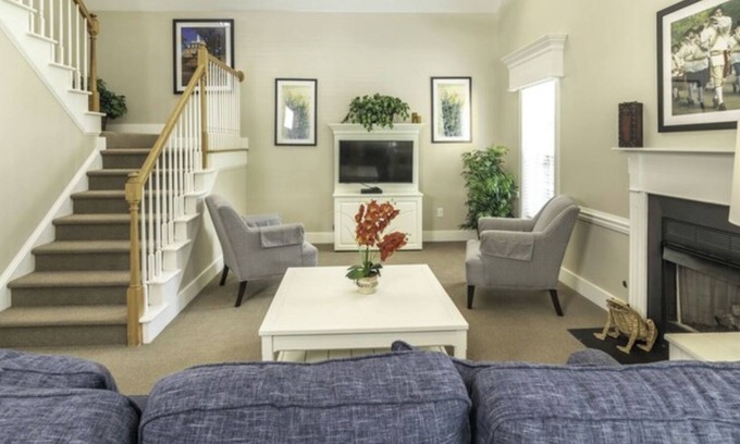 Lackey House | Right next to Water Country USA and a few minutes from Busch Gardens.