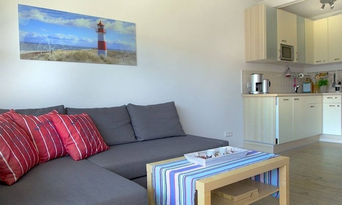 Busum Apartment | 🚨 Right on the sandy beach, sunny balcony, quiet location, WiFi 🚨