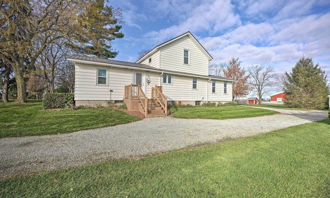 Goshen House | 'Rise and Shine Farm' in Goshen w/BBQ & Fire Pit!