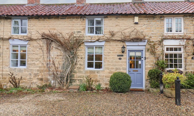 Ebberston House | RISEHOLME, pet friendly, character holiday cottage in Ebberston
