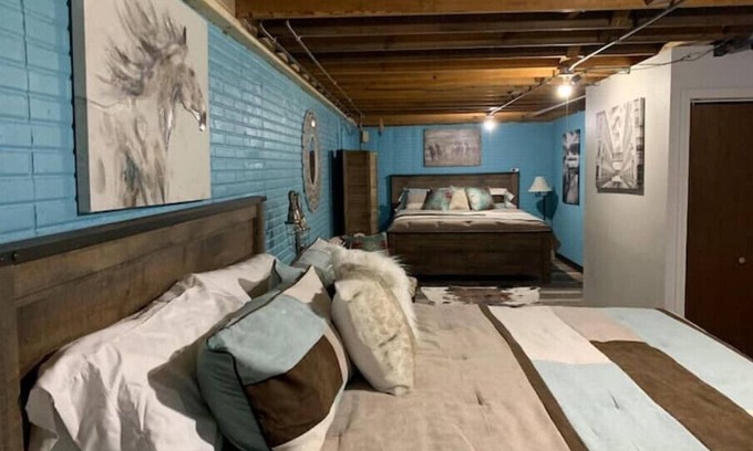Oshkosh Condo | Ritchie’s Oshkosh Chalets: Expansive Family Suiten