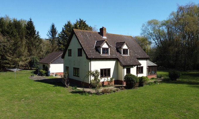 Weybread Cottage | RIVENDELL, pet friendly, with open fire in Harleston