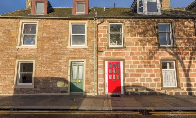 Inverness City Centre Cottage | RIVER COTTAGE, family friendly, with open fire in Inverness
