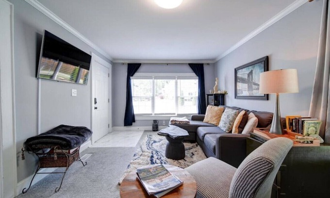 Belmont Historic District House | River District Retreat - Walk to downtown Belmont
