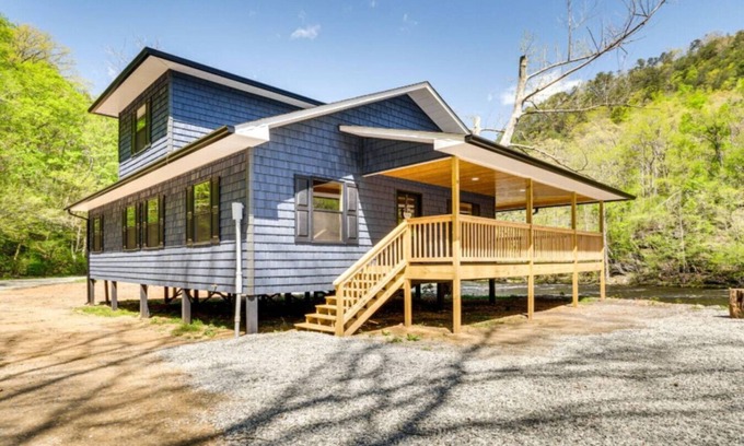 Tellico Plains Apartment | River Escape River Front Cabin
