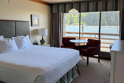 Florence Hotel | River House Inn, a Baymont by Wyndham