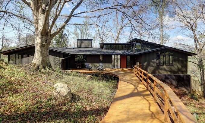 Hood House | River Ridge Overlook - Modern Riverfront Retreat | Luxe 3BR Hideaway on 20+ Acre