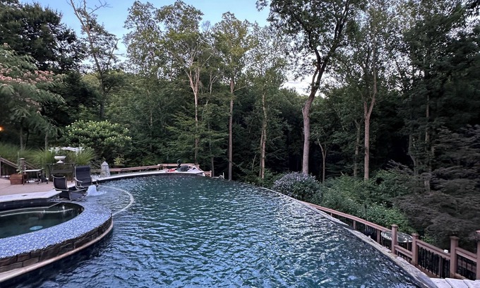 Fredericksburg House | "River Rock Villa: Privacy, Infinity Pool, River Hiking Where Luxury Awaits You"