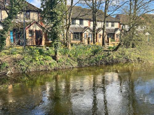 Fakenham House | River Rose