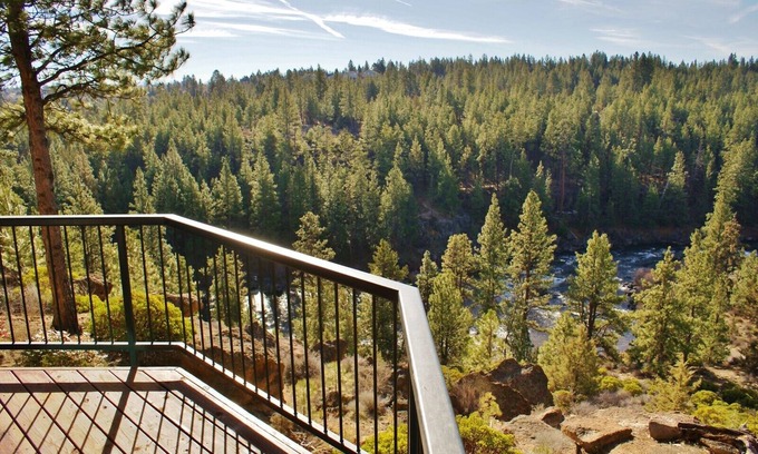 Century West House | River View Contemporary Vacation Townhouse