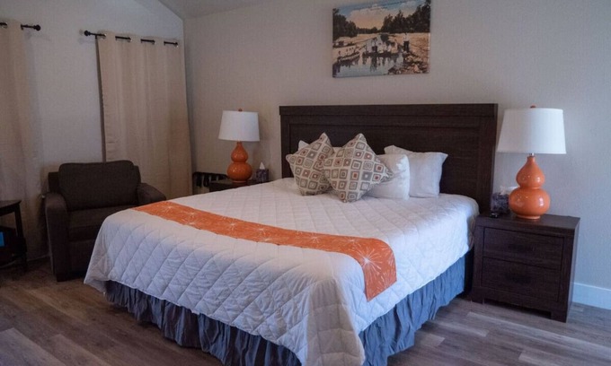 Kerrville Cabin | River View Deluxe King Cabin near Downtown #17