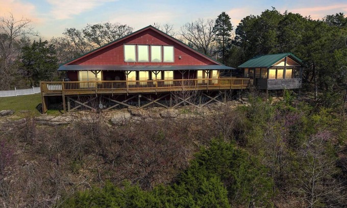Eureka Springs House | River Views, Hot Tub, Sleeps 10!
