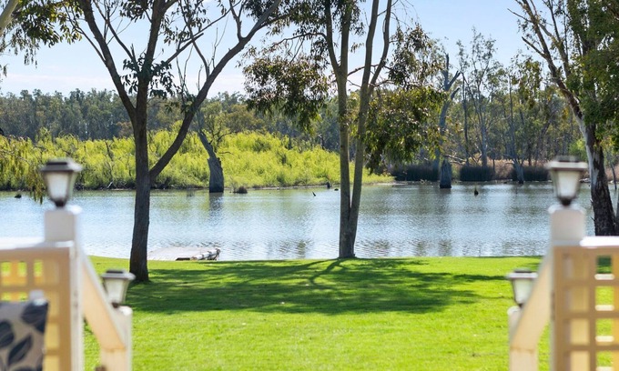 Bundalong House | River Views located on the golden mile at Bundalong